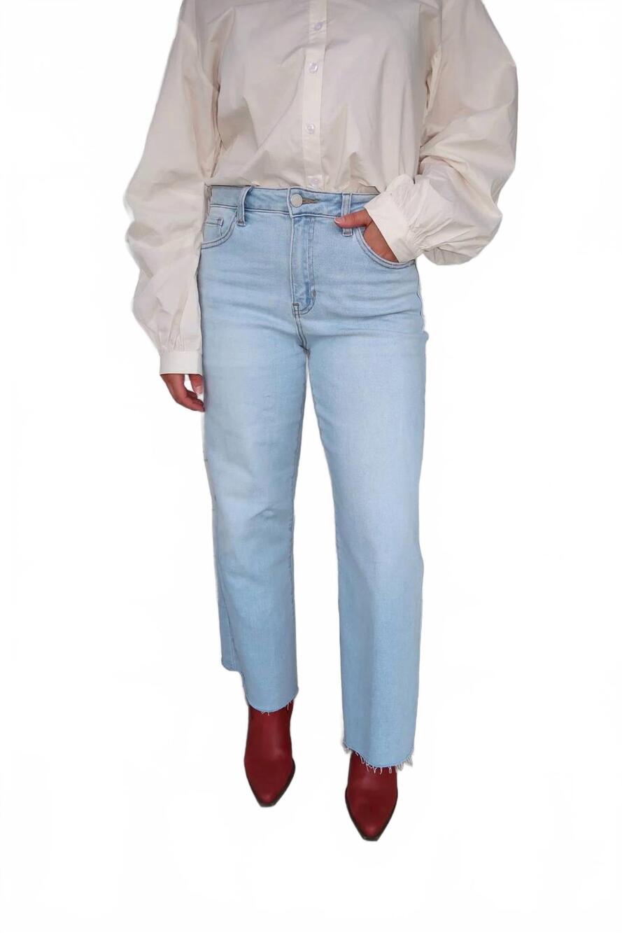NEW JBD. distressed hem straight leg jeans in light wash